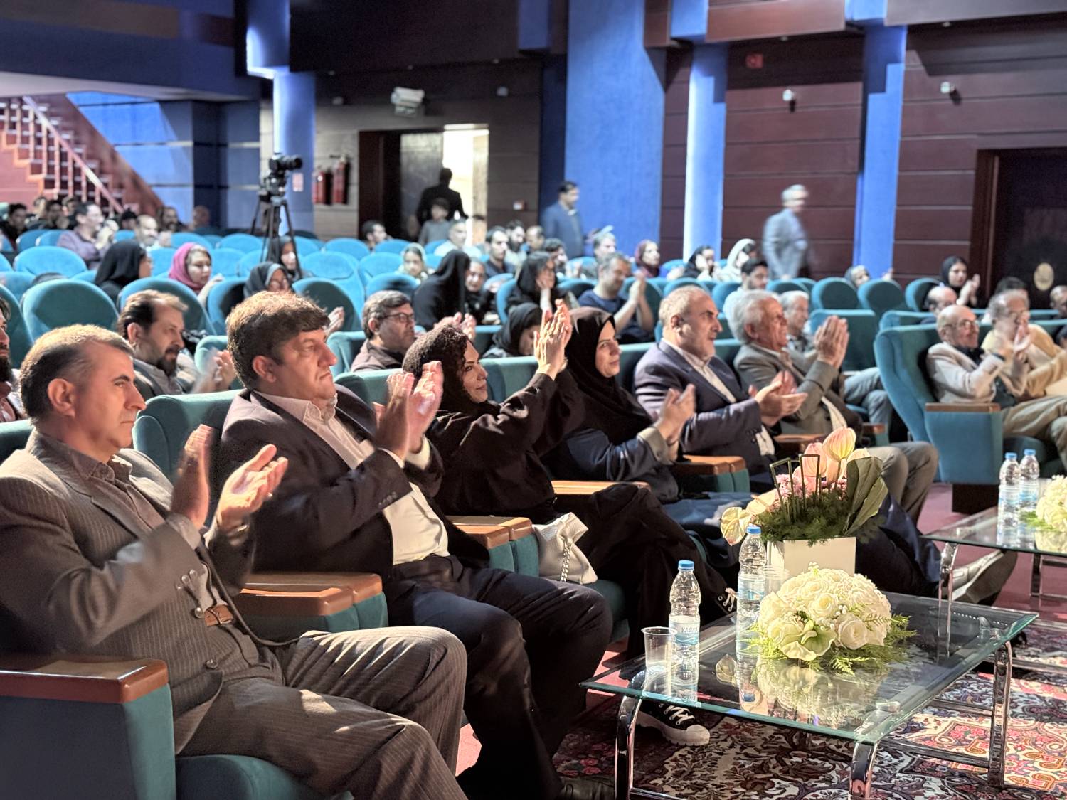 کمدی