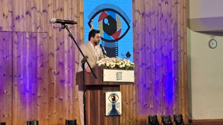 منتقدان4