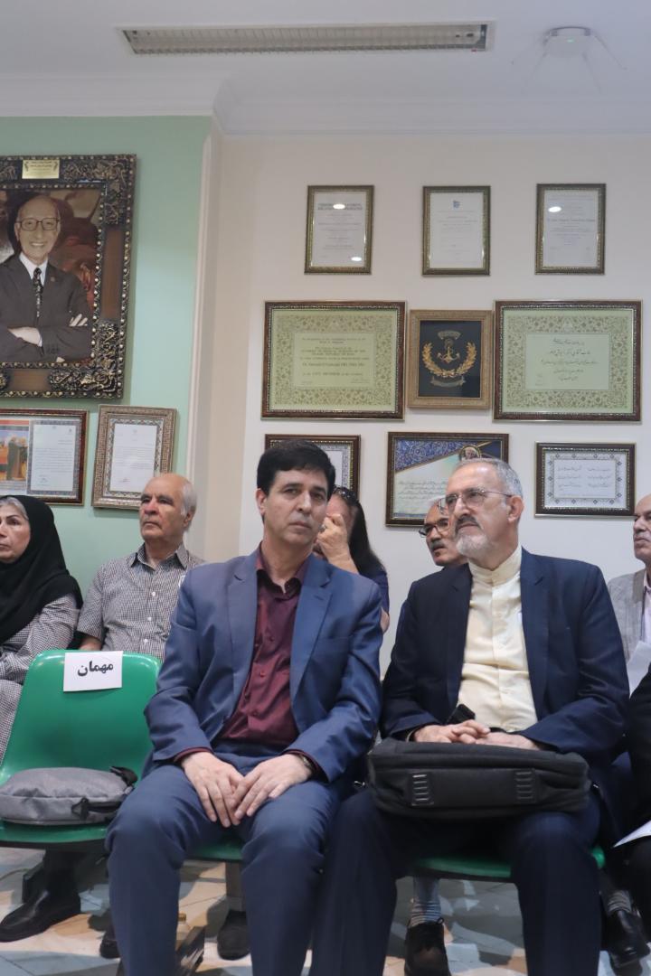 حکیم1