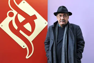 Ebrahim Haqiqi reproduces world-famous artworks in new collection "Coronaism"