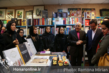 گردهمایی فعالان مد و لباس کشور در روز کتاب‌گردی