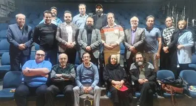 دبیر جشنواره تئاتر فجر با گروه‌های نمایشی یزد دیدار و گفت‌وگو کرد