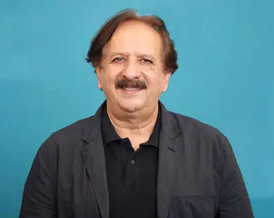 مجید مجیدی  با تهیه‌کنندگی «روال عادی» پا به عرصه تهیه‌‌کنندگی تئاتر گذاشت