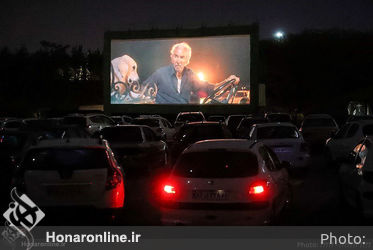 اکران فیلم  خروج  در قالب طرح سینما ماشین
