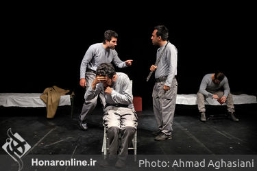 نمایش "به من میگن مک کِنا" در تماشاخانه مهرگان
