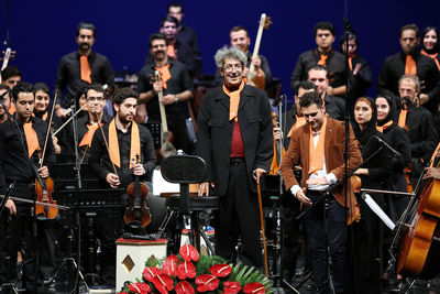سازها برای بیماران ام اس به صدا درآمد / اینتر ارکستر تهران به رهبری نادر مشایخی روی صحنه رفت