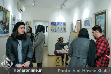 نمایشگاه گروهی با عنوان «درمیان کاغذ پاره‌ها» در گالری انتظامی