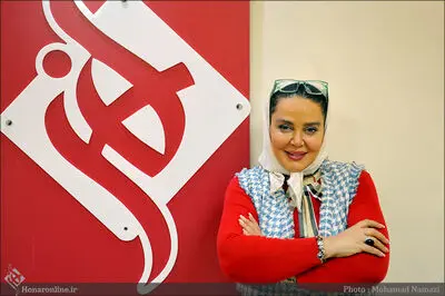 بهاره رهنما با «دورهمی زن‌های دیکتاتورها» به سالن حافظ می‌رود