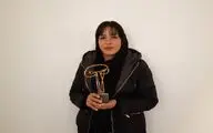 صفورا فدایی تندیس نمایشگاه مجسمه‌های کوچک را دریافت کرد
