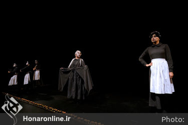 اجرای نمایش "طپانچه خانم" به کارگردانی شهاب‌الدین حسین‌پور در تماشاخانه پالیز