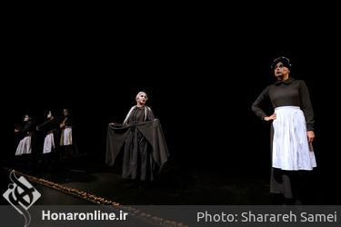 اجرای نمایش "طپانچه خانم" به کارگردانی شهاب‌الدین حسین‌پور در تماشاخانه پالیز