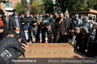 مراسم تشییع پیکر " کامبیز درمبخش " از مقابل خانه هنرمندان