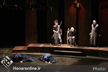 نمايش "پنهان خانه پنج در" در تالار مولوی