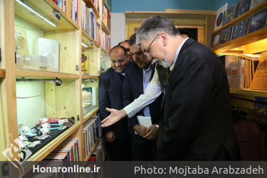 کتاب‌گردی وزیر فرهنگ و ارشاد اسلامی و معاون هنری