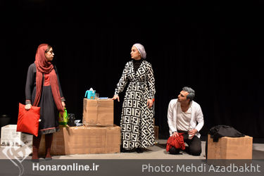 نمایش "مثل خاراندن یک زخم پس از خوب شدن" در عمارت نوفل‌لوشاتو