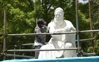 مرمت و بازسازی تندیس خیام در بوستان لاله