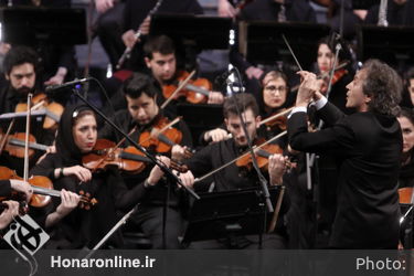 اجرای ارکستر سمفونیک تهران به رهبری شهرداد روحانی در تالار وحدت