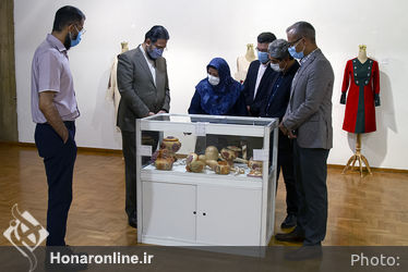 بازدید دکترسید مجتبی حسینی از نمایشگاه آثار سوزن‌دوزی معاصر ایران