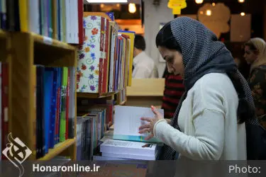کتابگردی اهالی فرهنگ و هنر در نشر ثالث