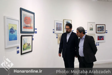 بازدید سید مجتبی حسینی از نمایشگاه تصویرگران ایران