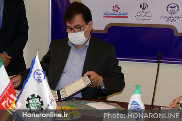 امضای تفاهم‌نامه همکاری میان انجمن فرهنگی هنری طراحان و تولیدکنندگان پوشاک مدارس ایران و پارک ملی علوم و فناوری‌های نرم و صنایع فرهنگی