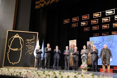 محمد مساوات با "بیگانه در خانه" جوایز جشنواره تئاتر فجر را درو کرد / امیر جدیدی بهترین بازیگر و جایزه ویژه برای نوید محمدزاده / برگزیدگان سی و هشتمین جشنواره بین‌المللی تئاتر فجر معرفی شدند 