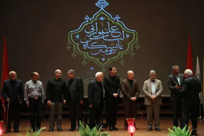 رئیس فراکسیون اصناف مجلس: دولت‌ها در بحث تجارت ناکارآمد بوده‌اند / قبادی: لباس، پرچم فرهنگ عاشورایی را بلند می‌کند / دومین نمایشگاه لباس عاشورایی برگزیدگان خود را شناخت