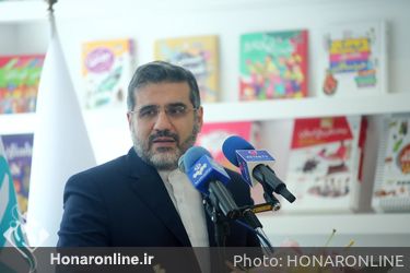 کتابگردی وزیر فرهنگ همزمان با هفته کتاب
