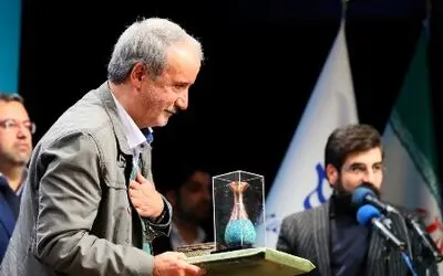 مومنی‌شریف: سرهنگی فرزند زمانه خویش است/ یزدی: الحمدلله در مجموعه‌ای نفس می‌کشم که سرهنگی نفس می‌کشد