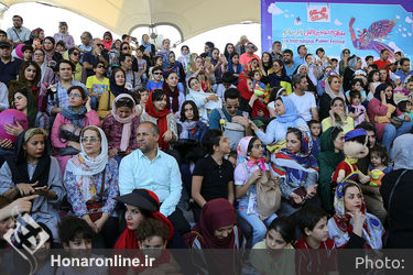 شادپیمایی عروسک‌ها در بوستان آب و آتش‎