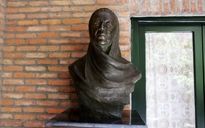 مراسم رونمایی از سردیس 