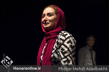 نمایش "مثل خاراندن یک زخم پس از خوب شدن" در عمارت نوفل‌لوشاتو