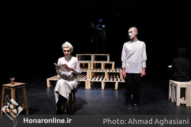 نمایش "قوی‌تر" در عمارت نوفل‌لوشاتو
