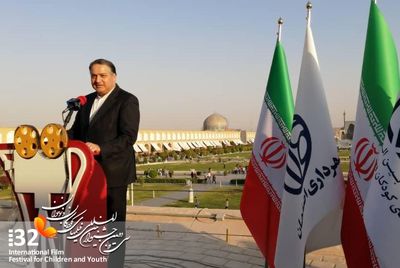 "رؤیای کودکان سیل‌زده را بسازیم" شعار جشنواره کودکان و نوجوانان شد / پوستر جشنواره 32 را ببینید