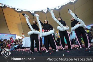 شادپیمایی عروسک‌ها در بوستان آب و آتش‎