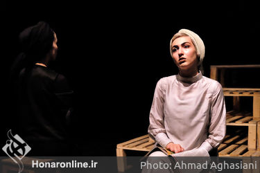 نمایش "قوی‌تر" در عمارت نوفل‌لوشاتو