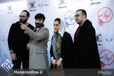 اکران مردمی فیلم "ثبت با سند برابر است" در سینما آفریقا