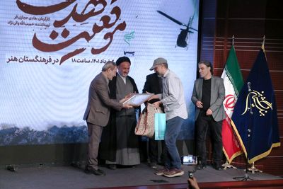 Hadi Hejazifar receives IAA Plaque of Glory