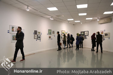 بازدید سید مجتبی حسینی از نمایشگاه تصویرگران ایران
