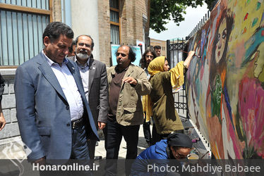 نقاشی گروهی صلح   توسط جمعی از هنرمندان در موزه استاد صنعتی