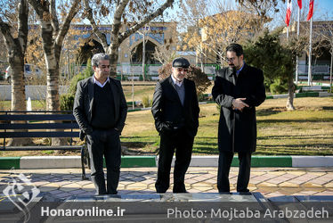 گل‌باران قطعه هنرمندان توسط وزیر ارشاد و معاون هنری وزارت ارشاد
