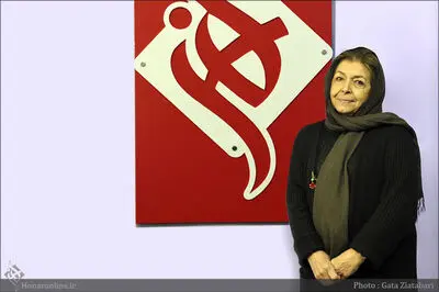 می‌خواهیم سطح جشنواره تجسمی فجر را بالاتر ببریم / حضور گالری‌های استانی در جشنواره فجر شروع تحرک بیشتر بازار هنر برای هنرمندان شهرستانی است / روایت لیلی گلستان از یازدهمین جشنواره‌های تجسمی فجر تا چاپ کتاب مجموعه خصوصی آثارش