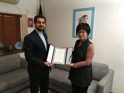 Japanese Persian calligrapher Hisako Tsunoda honored by Iranian association