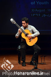 گیتار نوازی در صبح دهمین روز از جشنواره ملی موسیقی جوان در تالار رودکی