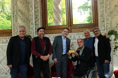 اهداء تندیس قهرمان شهید «دریاقلی سورانی» به موزه سینمای ایران