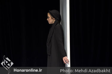نمایش "گرگ‌ها کروات نمی‌زنند" در عمارت نوفل لوشاتو