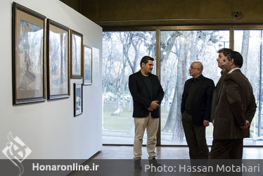 بازدید علی مراد خانی از نمایشگاه آثارجشنواره هنر های تجسمی درفرهنگسرای نیاوران