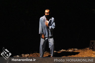 نمایش "چهرازی" به کارگردانی کامبیز نیک‌آمیز در خانه نمایش مهرگان روی صحنه است.