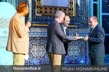 تقدیر از راویان و محققان تاریخ شفاهی برتر در هشتمین دوره هفته هنر انقلاب