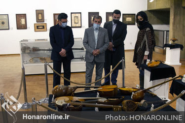 بازدید نایب رییس کمیسیون فرهنگی مجلس از نمایشگاه نگاره‌های چوبی در فرهنگسرای نیاوران
